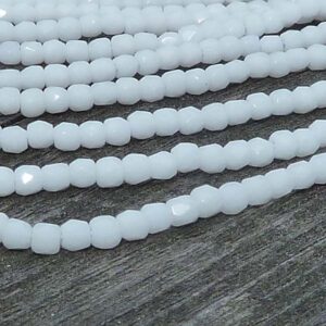 Chalk White ”03000” firepolish 2 mm, 150 st