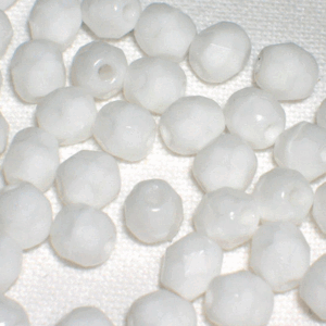 Chalk white ”03000” facetterad firepolished pärla 4 mm