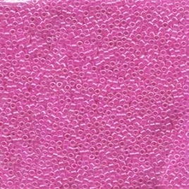 Delica 11/0 ”DB247” Lined Crystal Fuchsia 5 gr