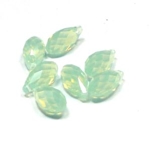 6010 Swarovski Briolette Pendant ”Chrysolite Opal 11*5,5 mm 1 st