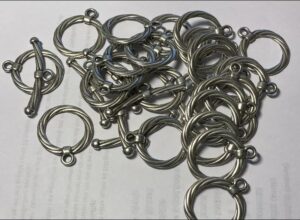 Togglelås modell större ca 3 cm i grekisk metall, 25 st storpack